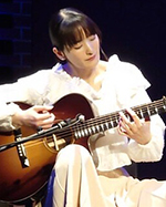 花実茜音